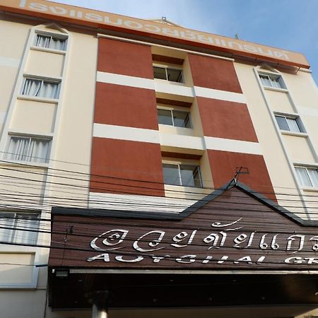 Auychai Grand Hotel Lang Suan Luaran gambar
