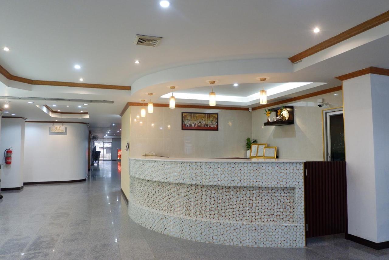 Auychai Grand Hotel Lang Suan Luaran gambar