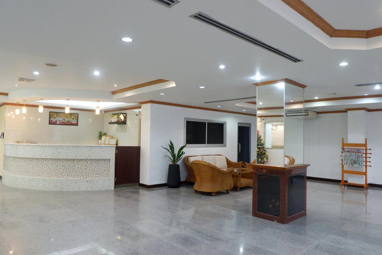 Auychai Grand Hotel Lang Suan Luaran gambar
