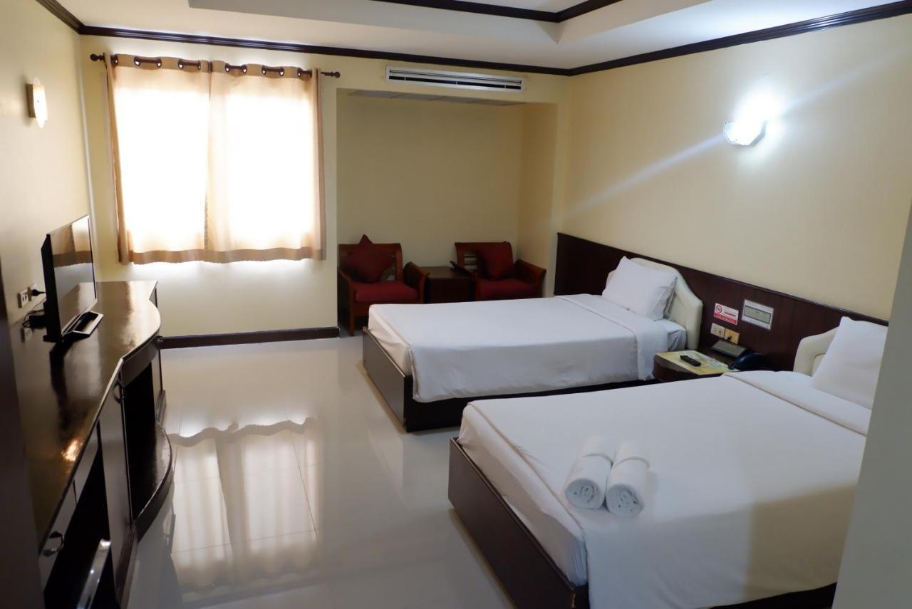 Auychai Grand Hotel Lang Suan Luaran gambar
