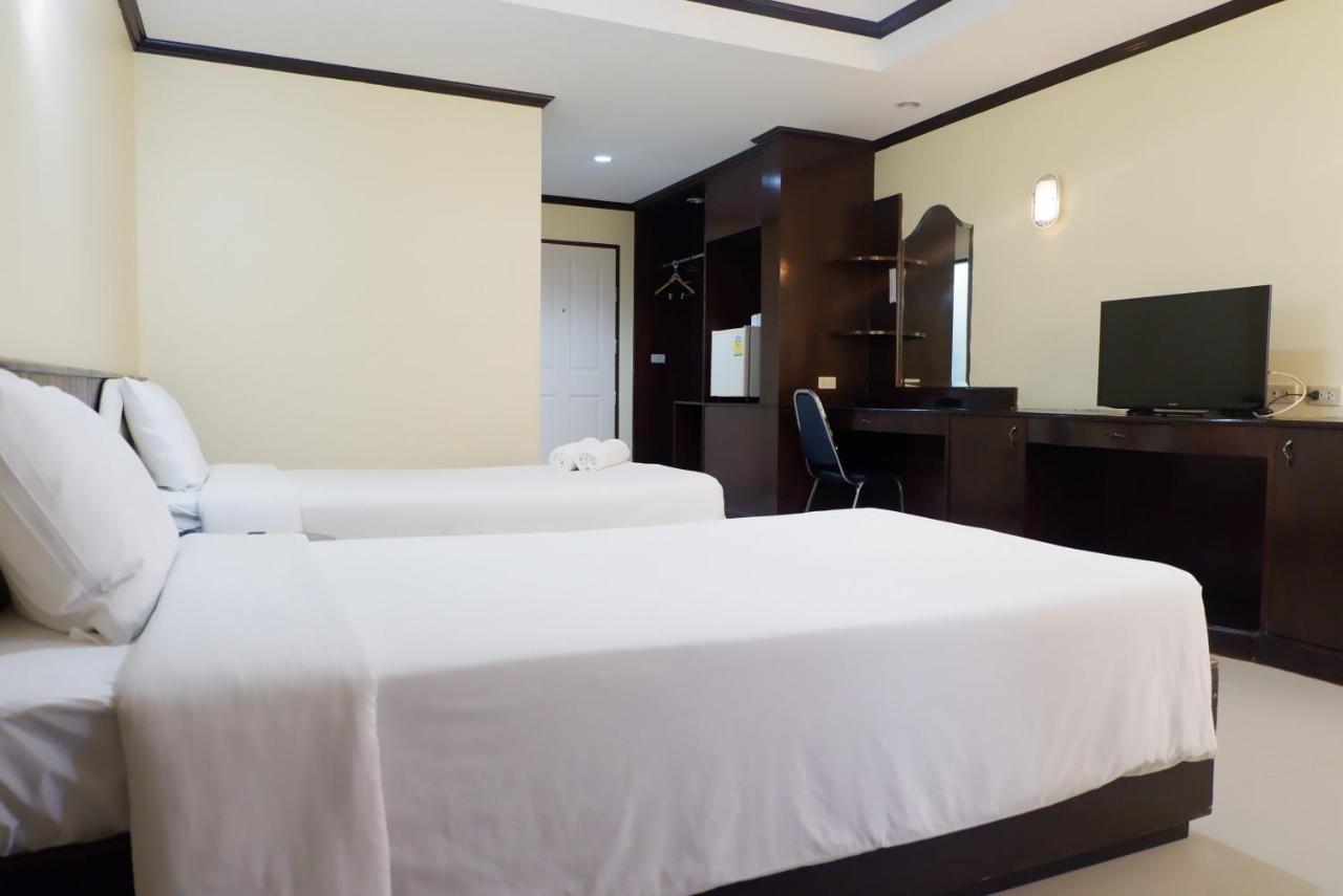 Auychai Grand Hotel Lang Suan Luaran gambar