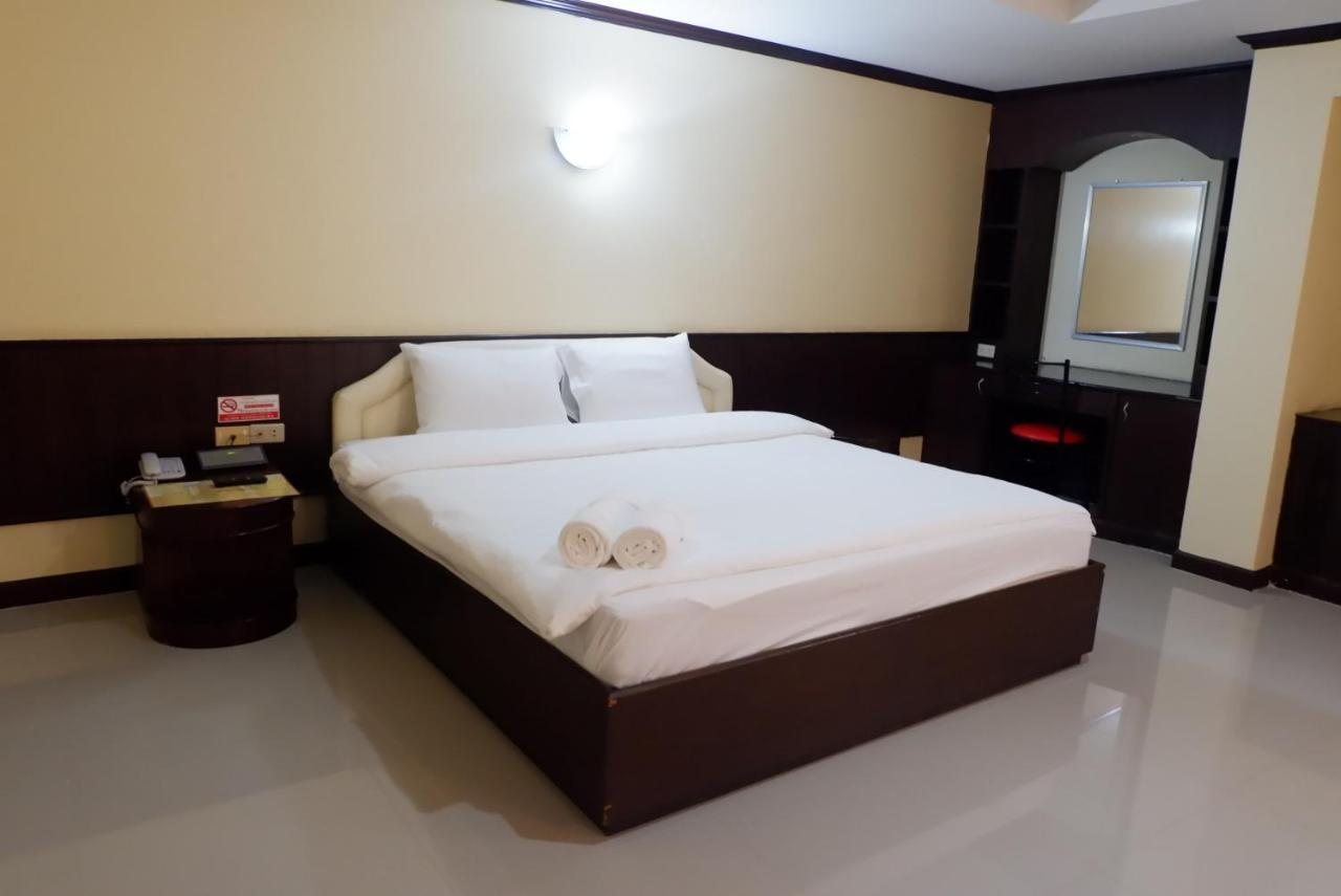 Auychai Grand Hotel Lang Suan Luaran gambar