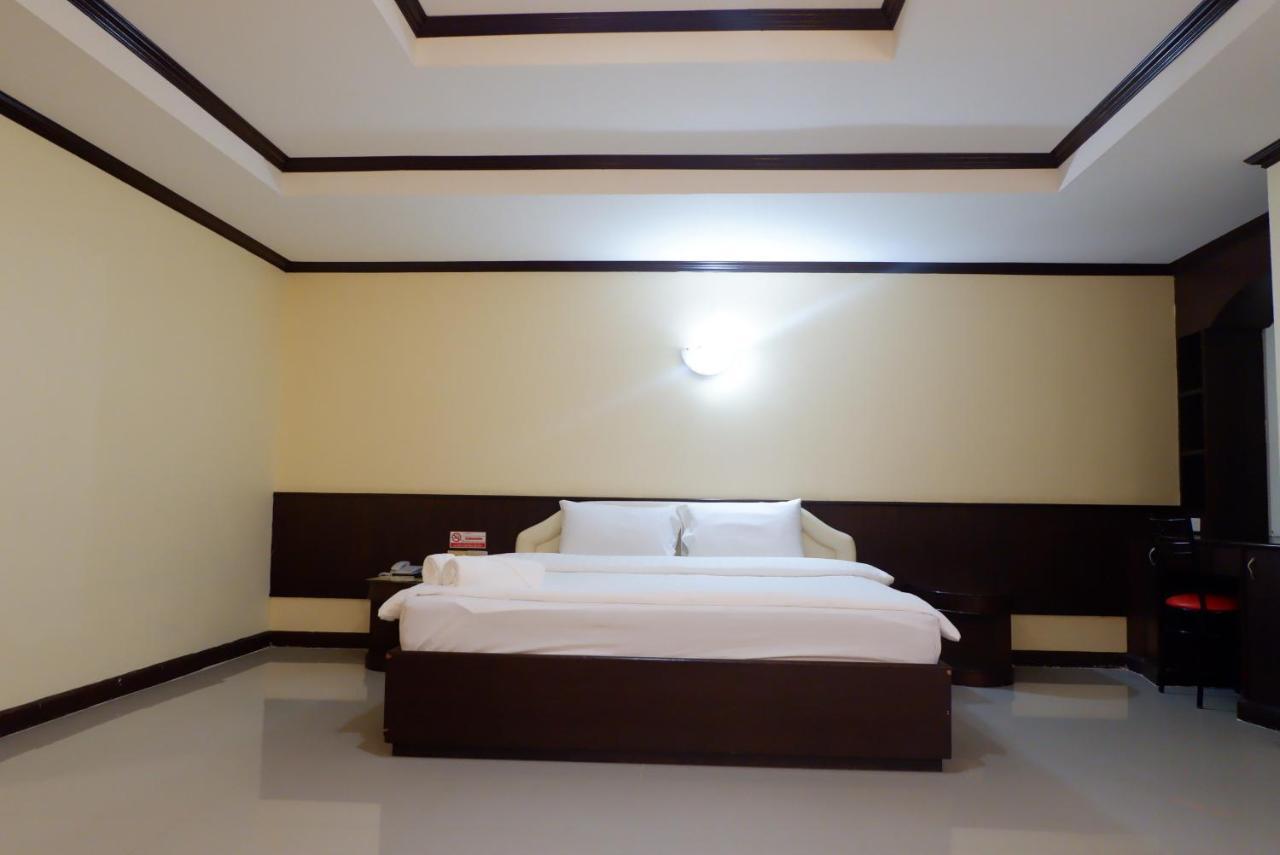 Auychai Grand Hotel Lang Suan Luaran gambar