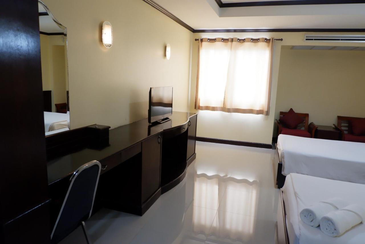 Auychai Grand Hotel Lang Suan Luaran gambar