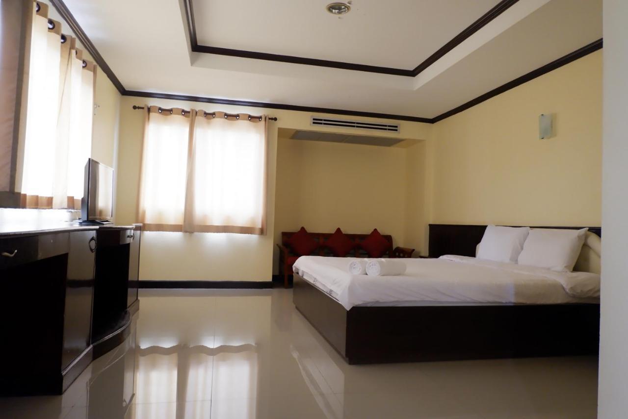 Auychai Grand Hotel Lang Suan Luaran gambar