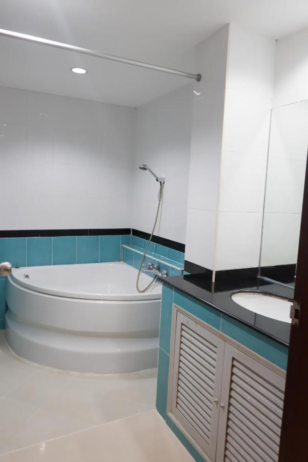 Auychai Grand Hotel Lang Suan Luaran gambar