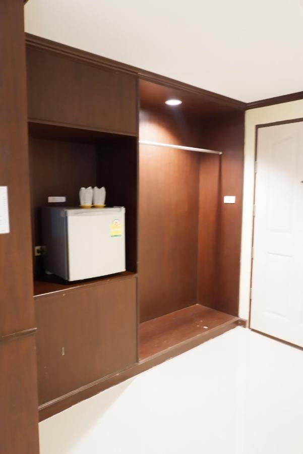 Auychai Grand Hotel Lang Suan Luaran gambar