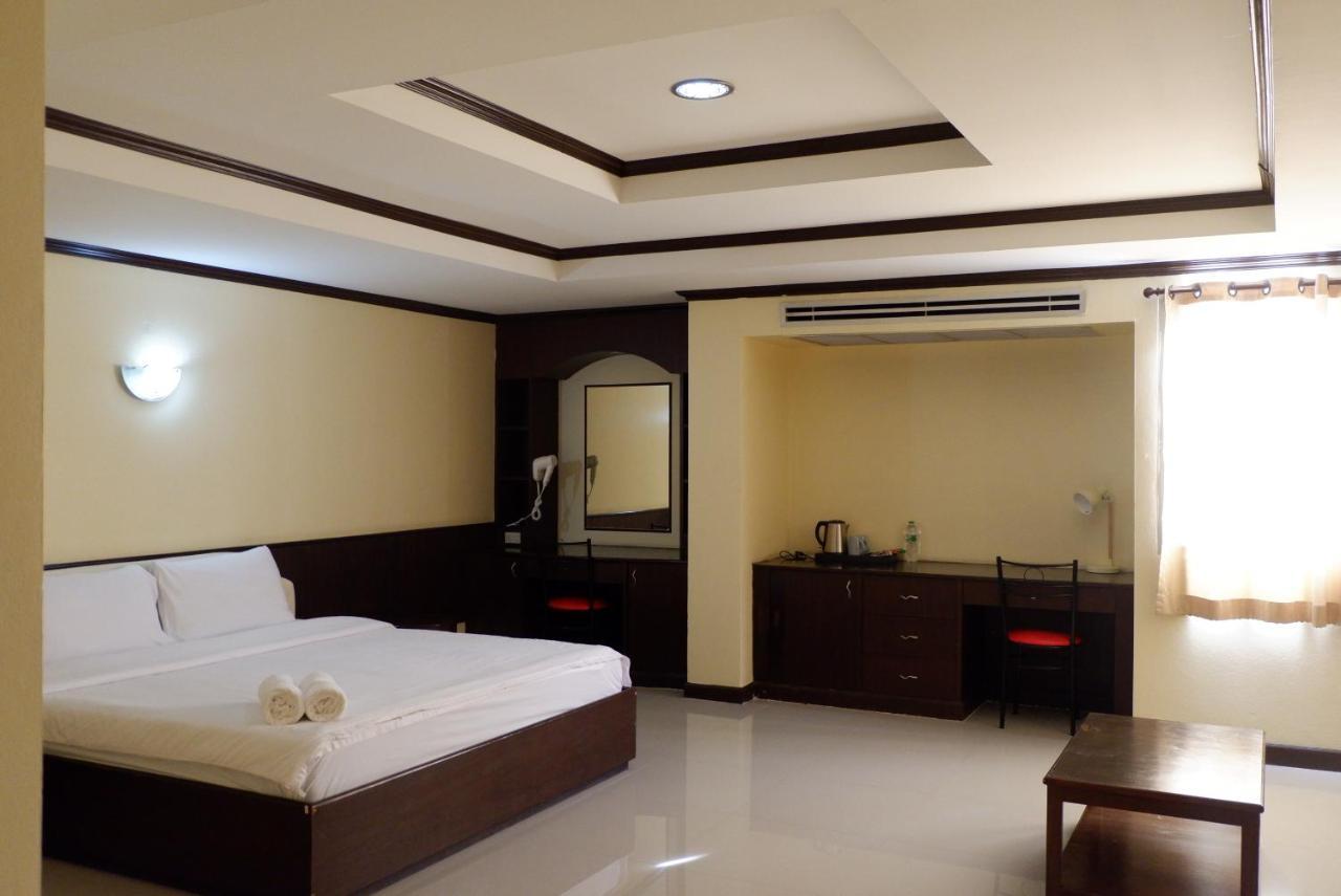Auychai Grand Hotel Lang Suan Luaran gambar