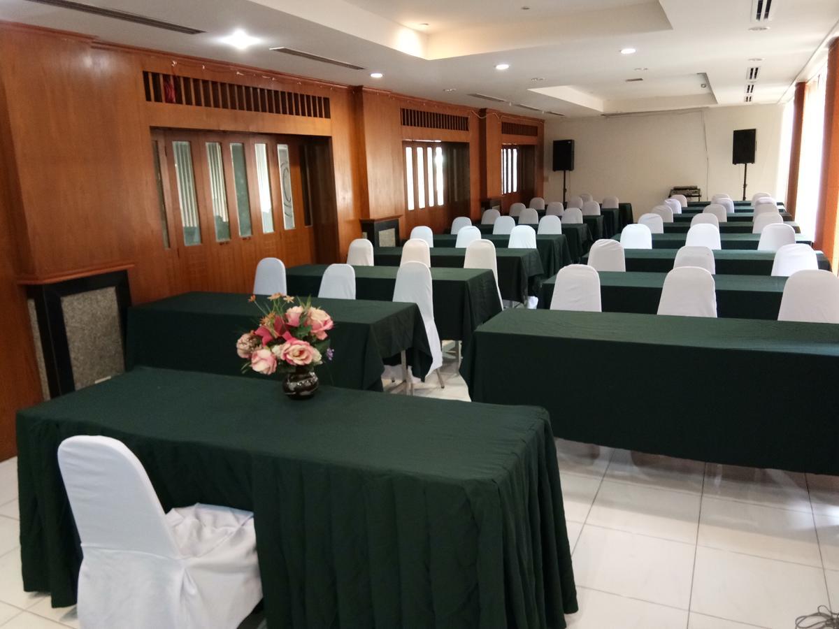 Auychai Grand Hotel Lang Suan Luaran gambar